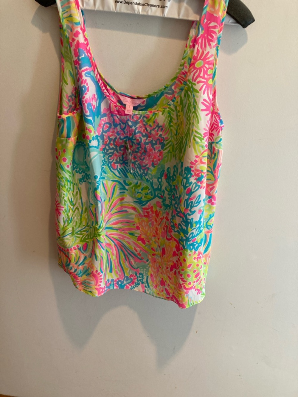 Lilly Pulitzer Pink, Blue & Green Floral Shell pit. 21”
Length 27”